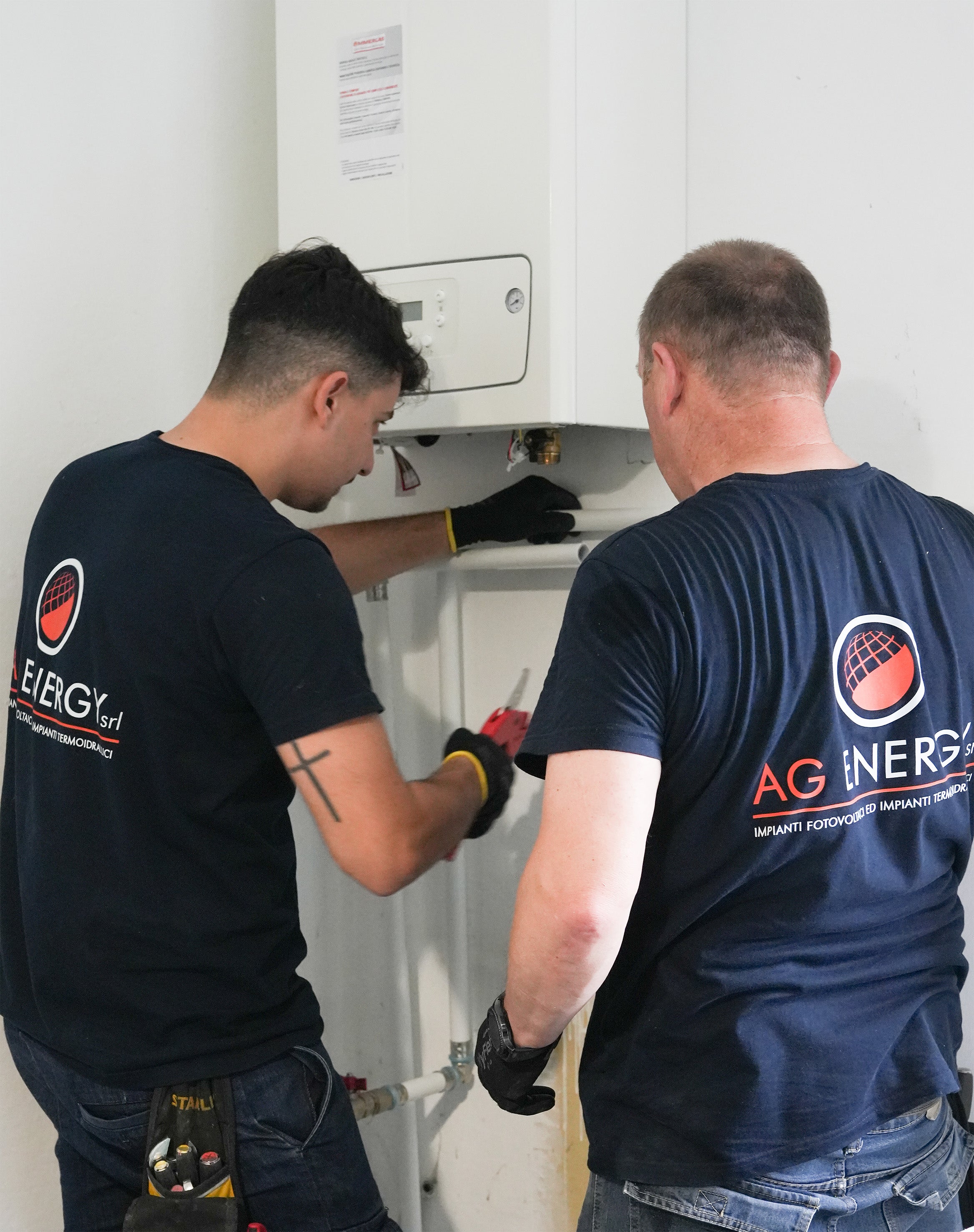 Tecnici AG Energy Installano Caldaia Victrix Tera 24 Immergas